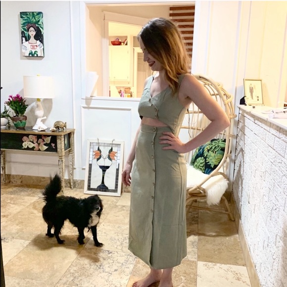 Button-Front Cut-Out Midi Dress - Picture 6 of 7